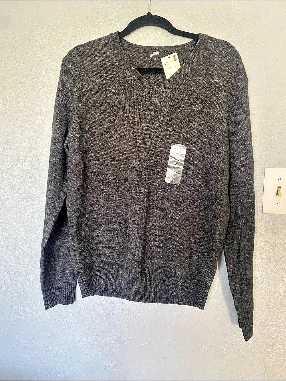 Uniqlo Lambswool Blend V-Neck Sweater Gray Size M